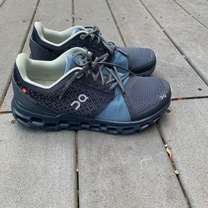 Women’s ON Running Cloudstratus Sneakers - Size 7